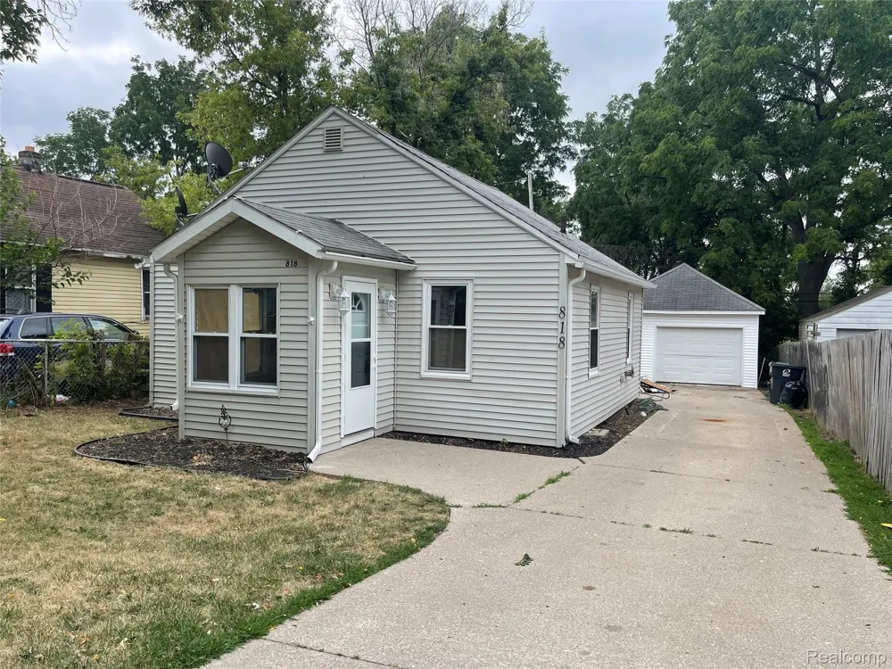 818 Cedar Street Pontiac City, MI 48342