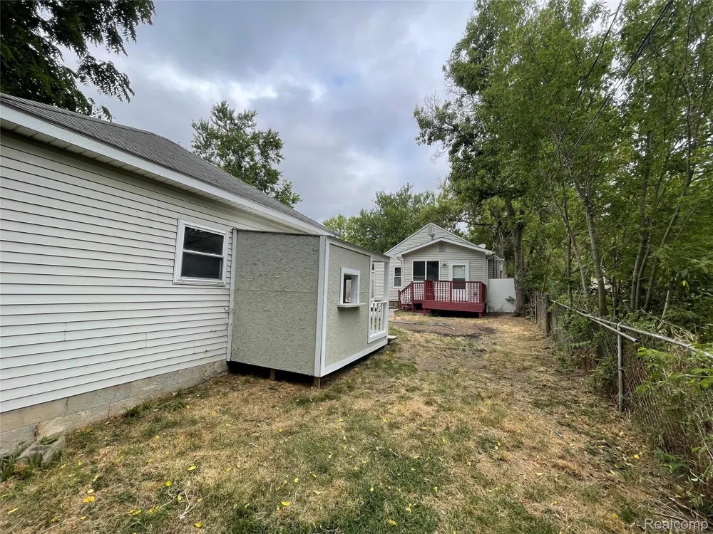 818 Cedar Street Pontiac City, MI 48342