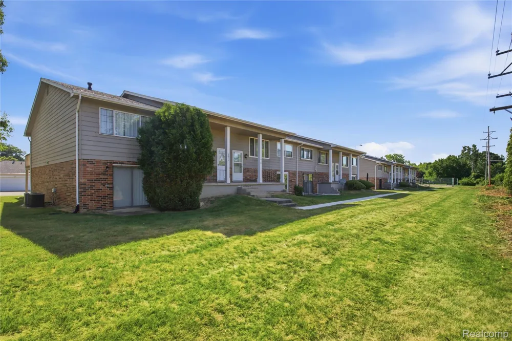 1072 Normandy Terrace Drive Flint Charter Township, MI 48532