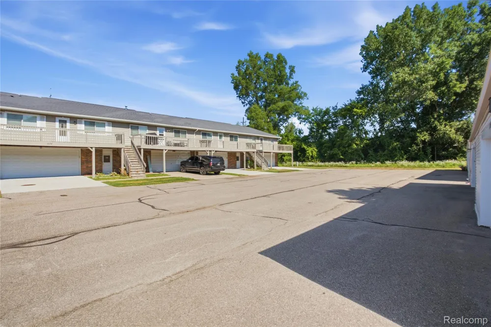 1072 Normandy Terrace Drive Flint Charter Township, MI 48532