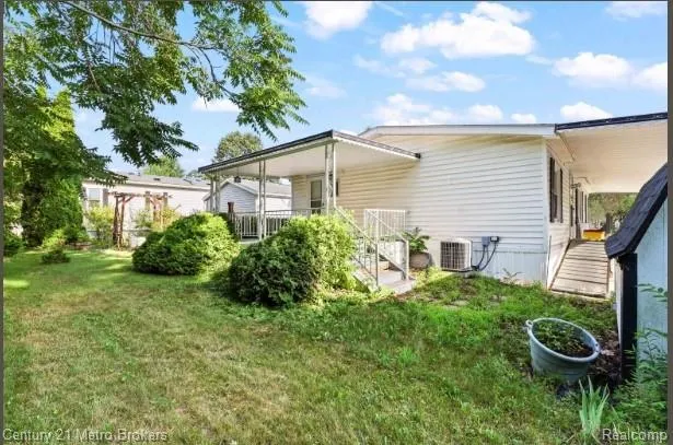 3053 E Bay Drive Fenton City, MI 48430