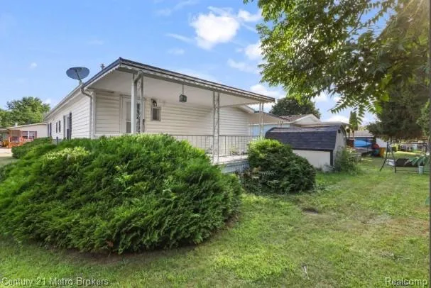 3053 E Bay Drive Fenton City, MI 48430