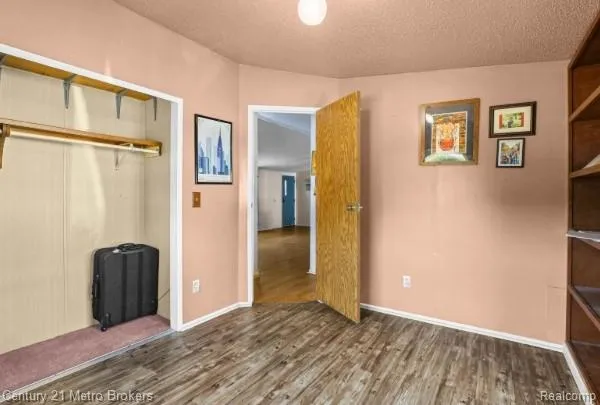 3053 E Bay Drive Fenton City, MI 48430