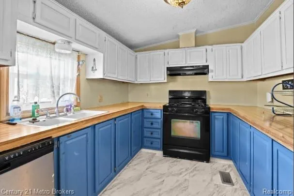 3053 E Bay Drive Fenton City, MI 48430