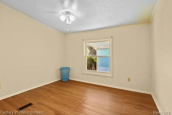 3053 E Bay Drive Fenton City, MI 48430