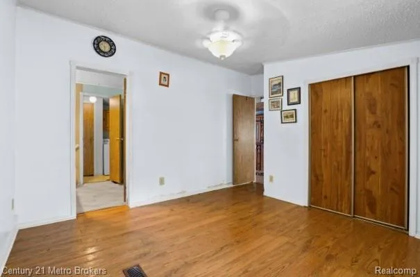 3053 E Bay Drive Fenton City, MI 48430