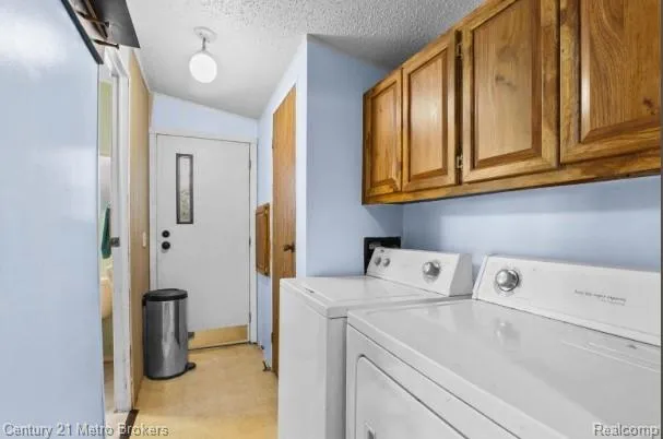 3053 E Bay Drive Fenton City, MI 48430