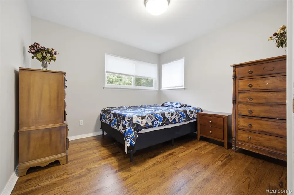 8439 Centralia Street Dearborn Heights City, MI 48127