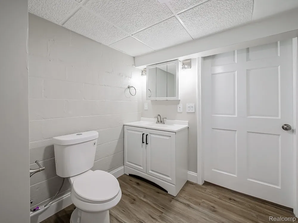 3170 Dixie Highway #E Waterford Charter Township, MI 48328