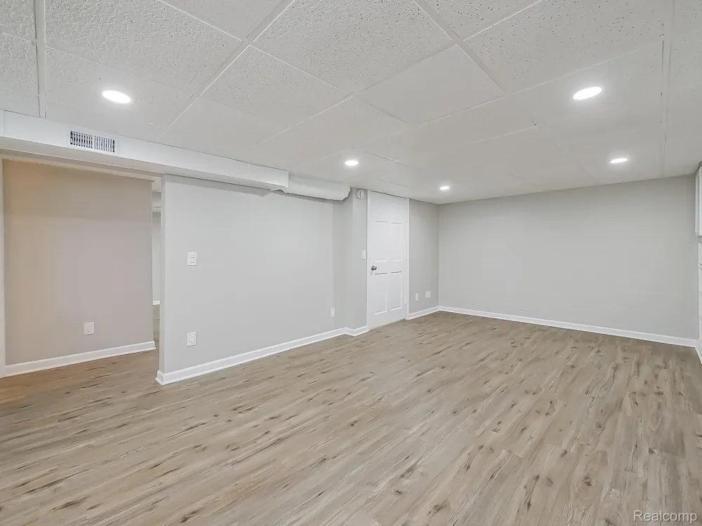 3170 Dixie Highway #E Waterford Charter Township, MI 48328