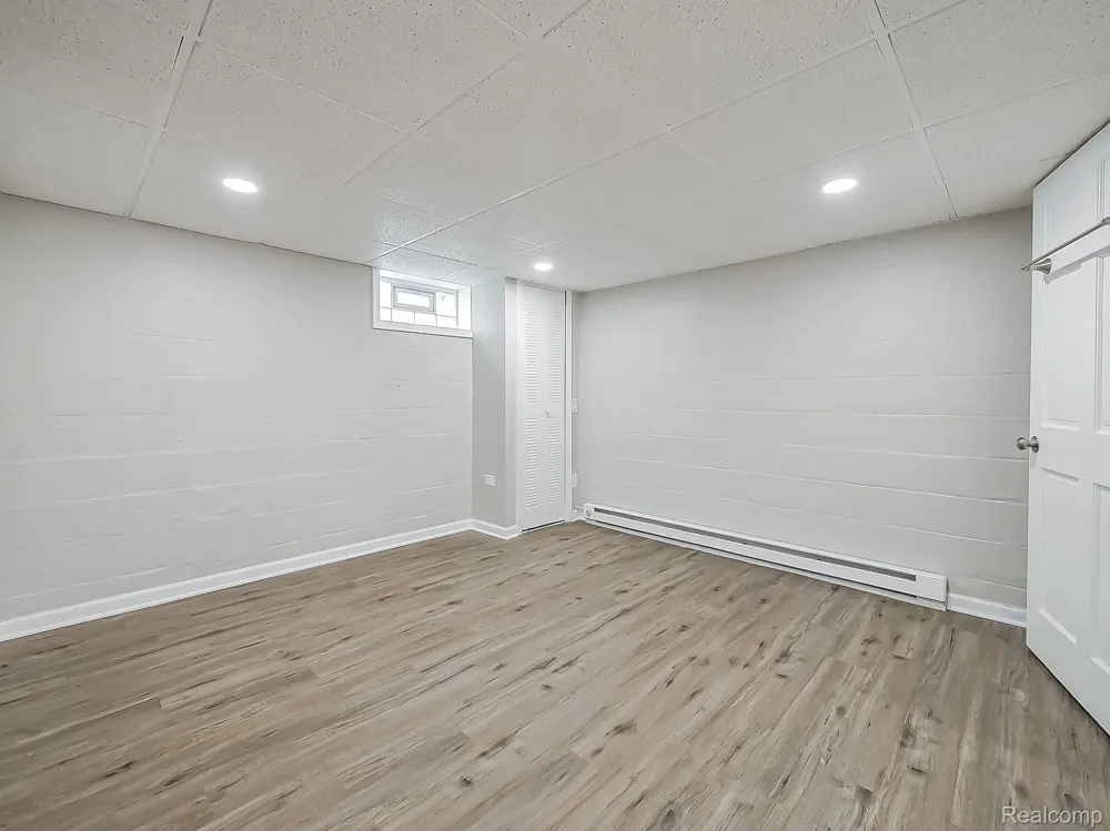 3170 Dixie Highway #E Waterford Charter Township, MI 48328