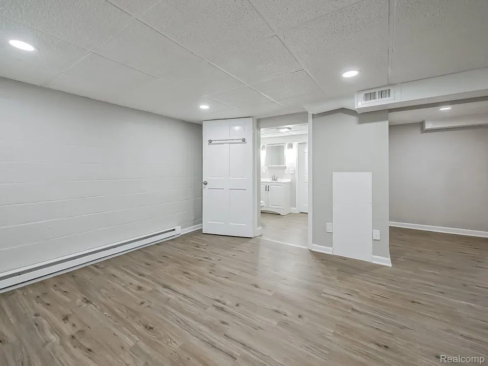 3170 Dixie Highway #E Waterford Charter Township, MI 48328
