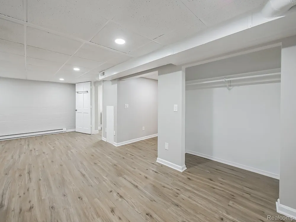 3170 Dixie Highway #E Waterford Charter Township, MI 48328