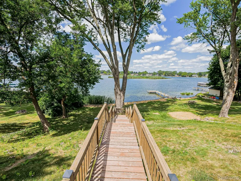 3170 Dixie Highway #E Waterford Charter Township, MI 48328