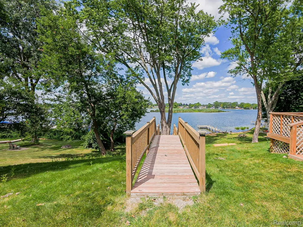 3170 Dixie Highway #E Waterford Charter Township, MI 48328