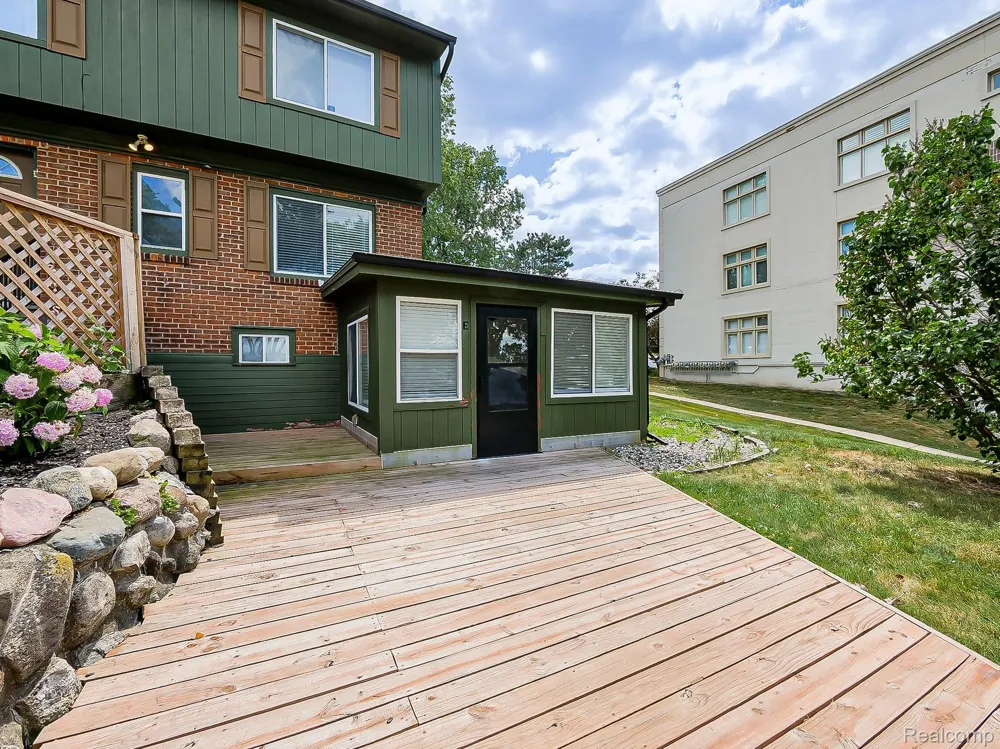 3170 Dixie Highway #E Waterford Charter Township, MI 48328