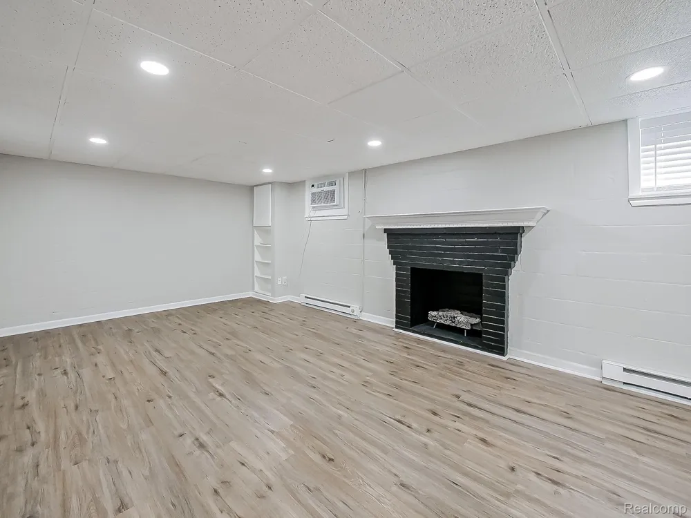 3170 Dixie Highway #E Waterford Charter Township, MI 48328