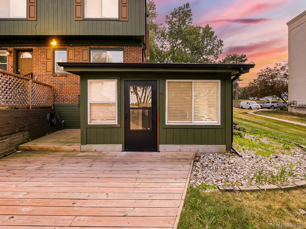 3170 Dixie Highway #E Waterford Charter Township, MI 48328