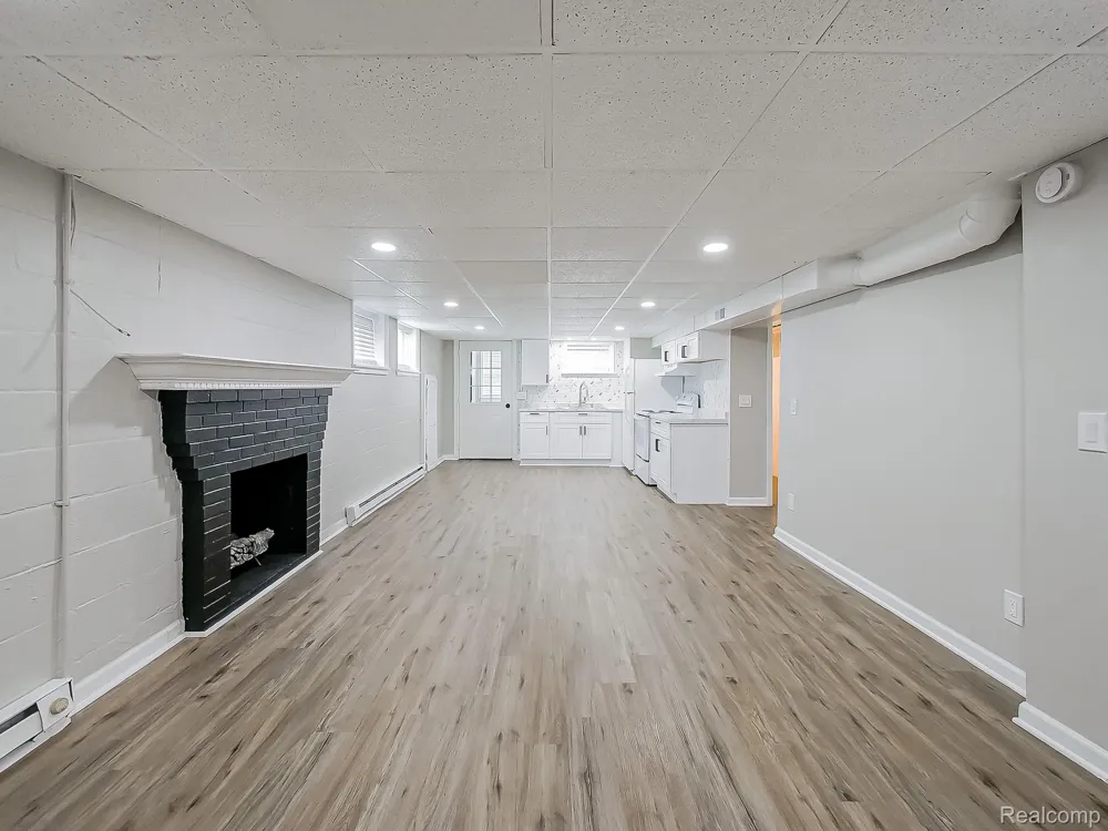 3170 Dixie Highway #E Waterford Charter Township, MI 48328