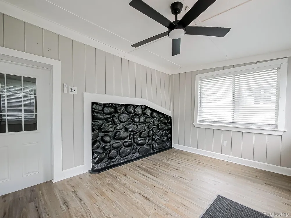 3170 Dixie Highway #E Waterford Charter Township, MI 48328