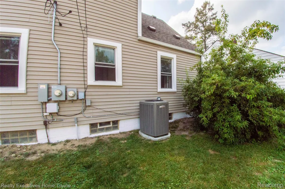 2676 Cumberland Road Berkley City, MI 48072