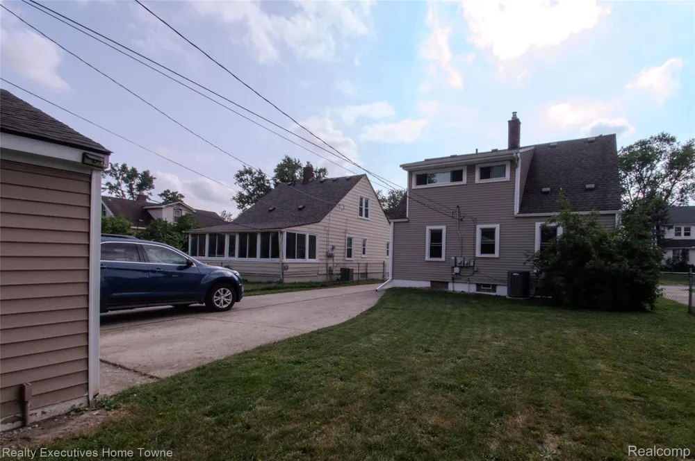 2676 Cumberland Road Berkley City, MI 48072