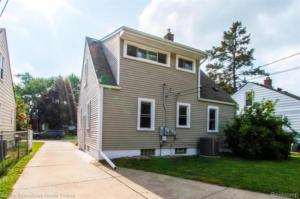 2676 Cumberland Road Berkley City, MI 48072