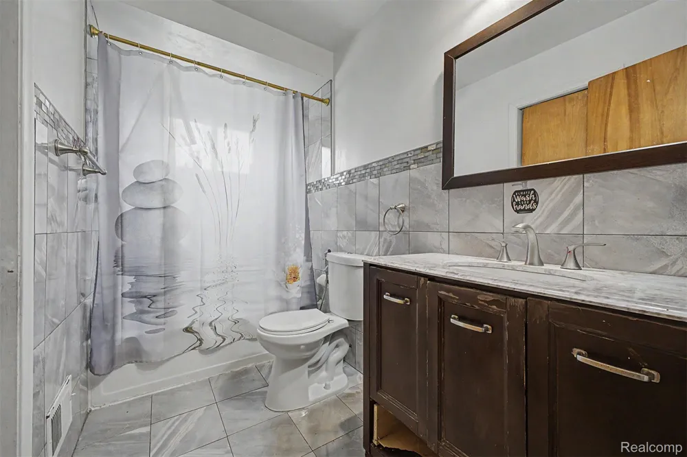 27355 Clairview Drive Dearborn Heights City, MI 48127