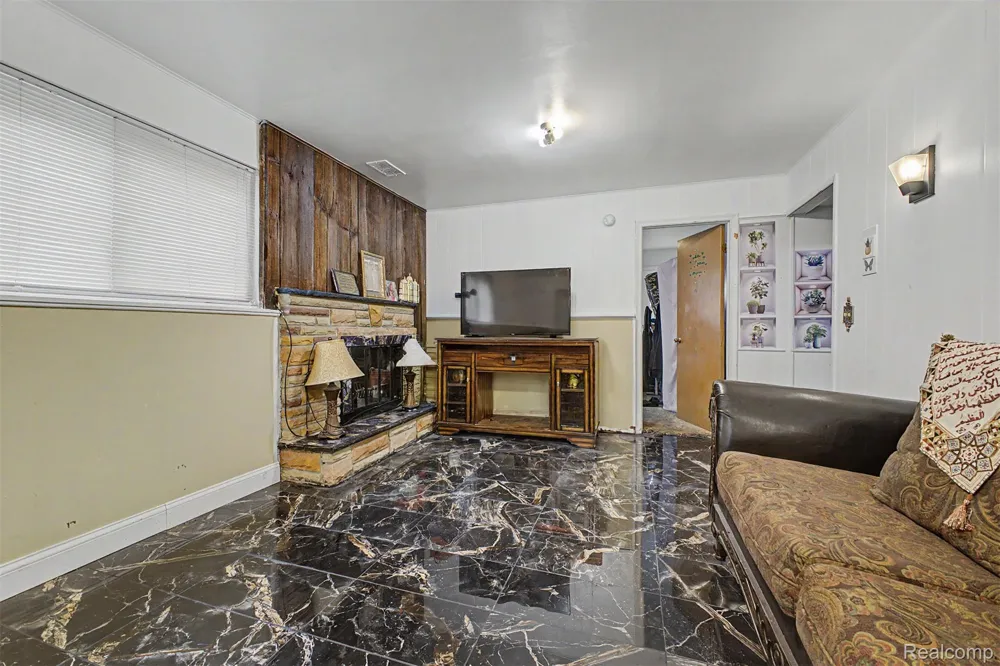 27355 Clairview Drive Dearborn Heights City, MI 48127