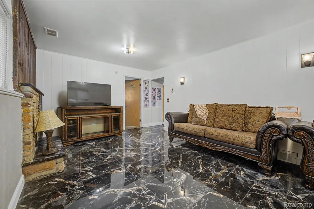 27355 Clairview Drive Dearborn Heights City, MI 48127