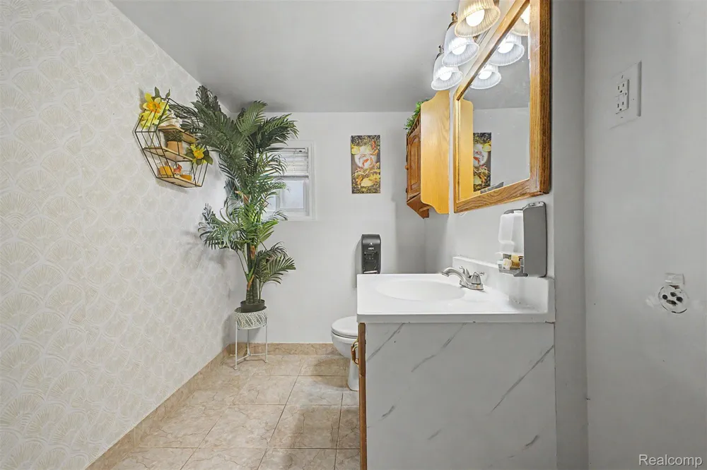 27355 Clairview Drive Dearborn Heights City, MI 48127