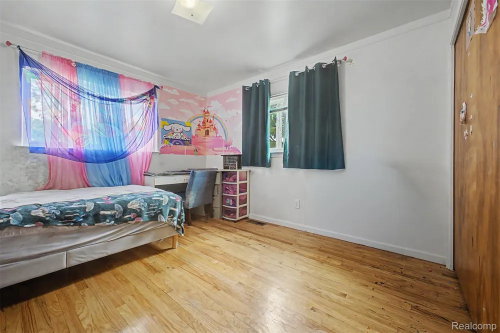 27355 Clairview Drive Dearborn Heights City, MI 48127