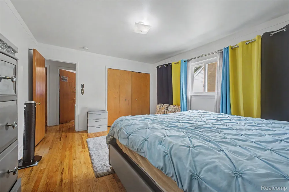 27355 Clairview Drive Dearborn Heights City, MI 48127