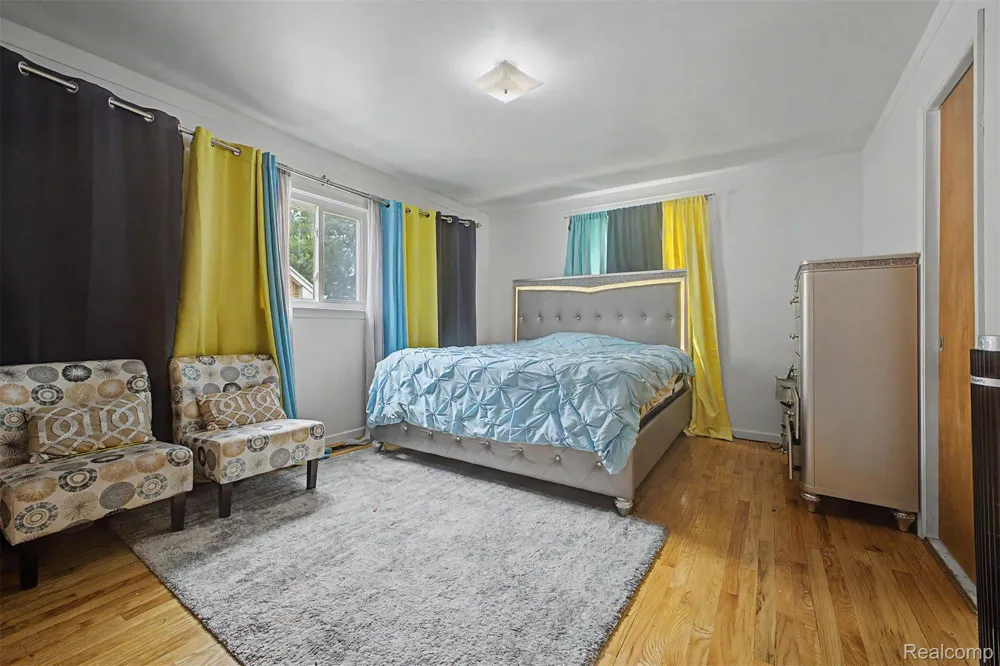 27355 Clairview Drive Dearborn Heights City, MI 48127
