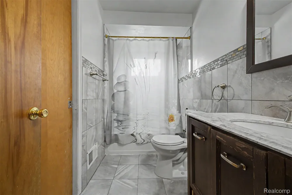 27355 Clairview Drive Dearborn Heights City, MI 48127