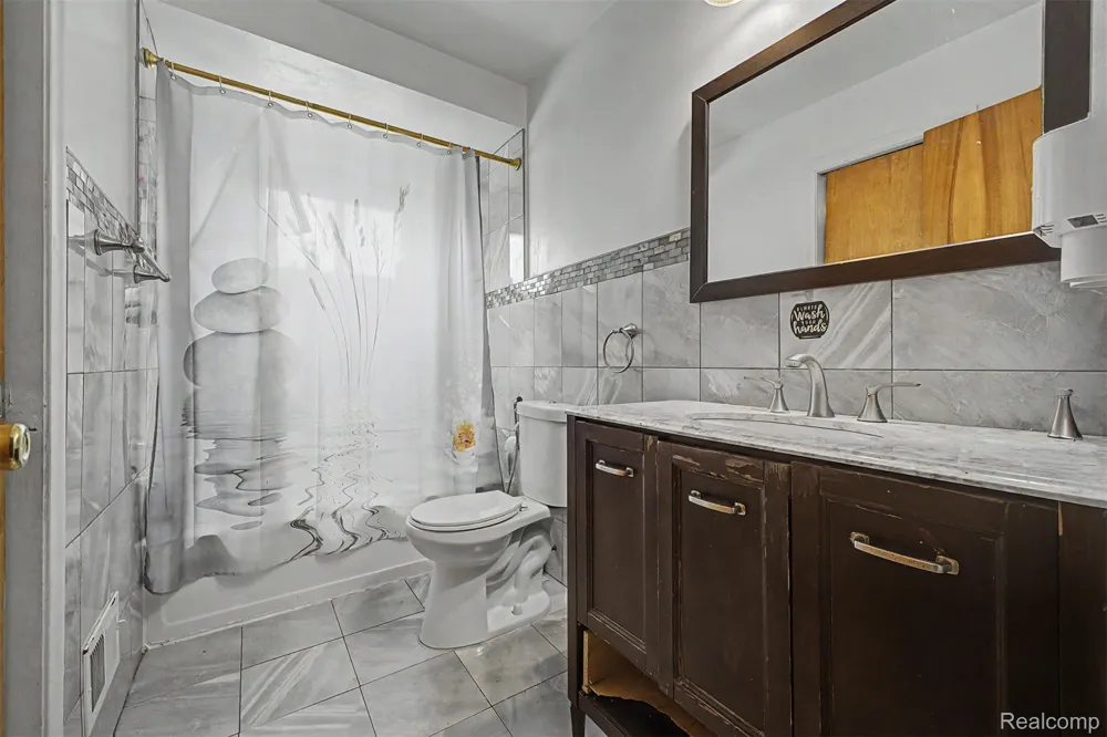 27355 Clairview Drive Dearborn Heights City, MI 48127