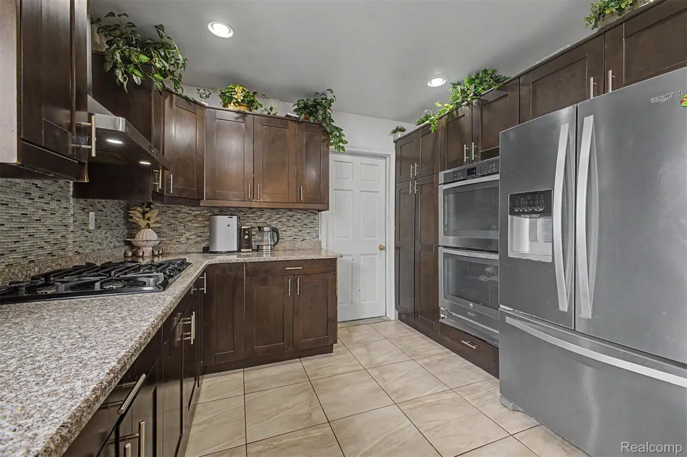 27355 Clairview Drive Dearborn Heights City, MI 48127