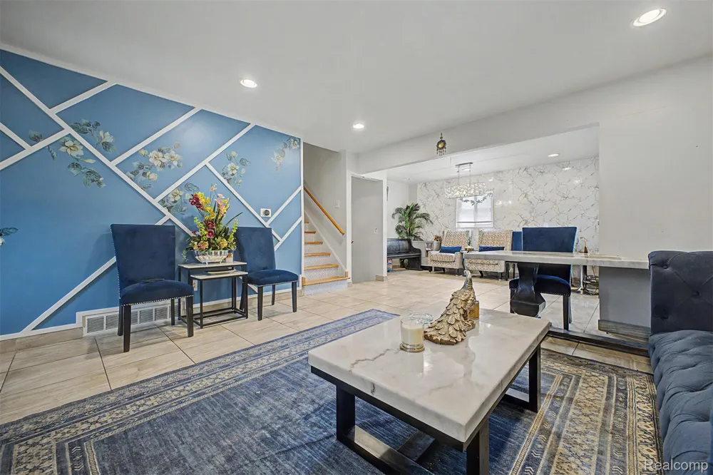 27355 Clairview Drive Dearborn Heights City, MI 48127