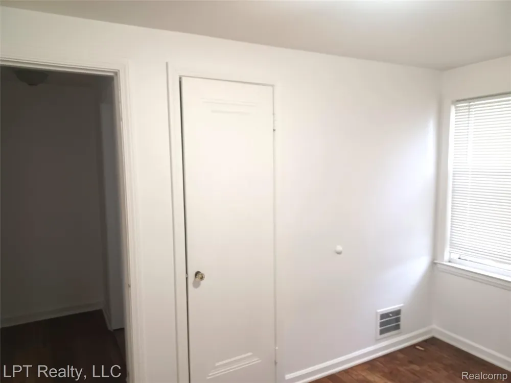 1009 E 4th Street Royal Oak City, MI 48067