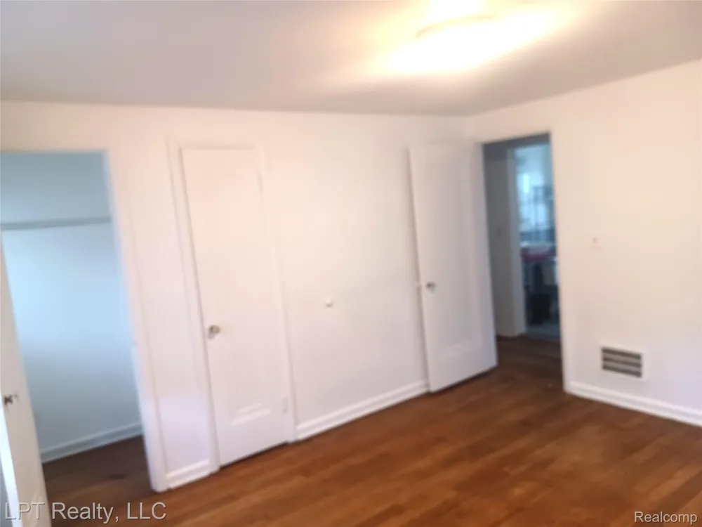 1009 E 4th Street Royal Oak City, MI 48067