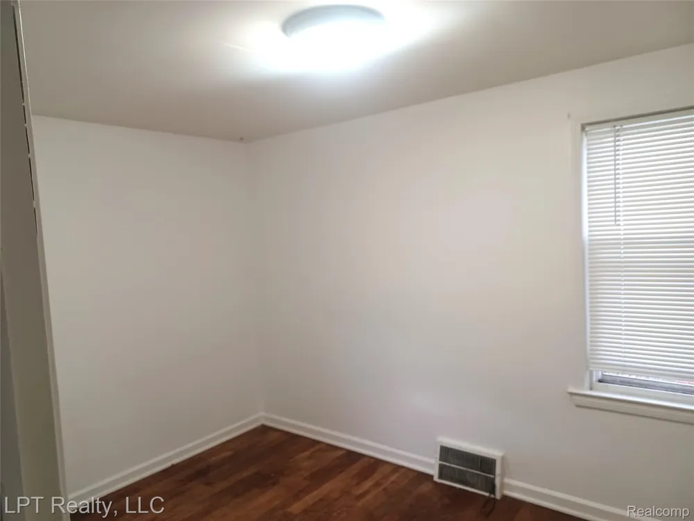 1009 E 4th Street Royal Oak City, MI 48067