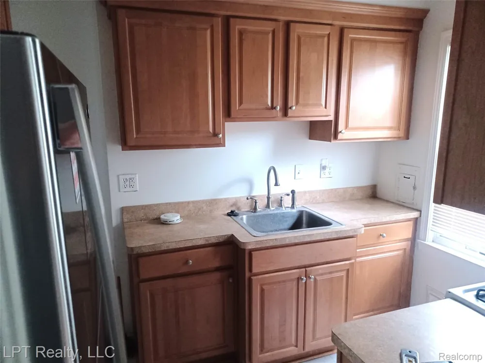 1009 E 4th Street Royal Oak City, MI 48067