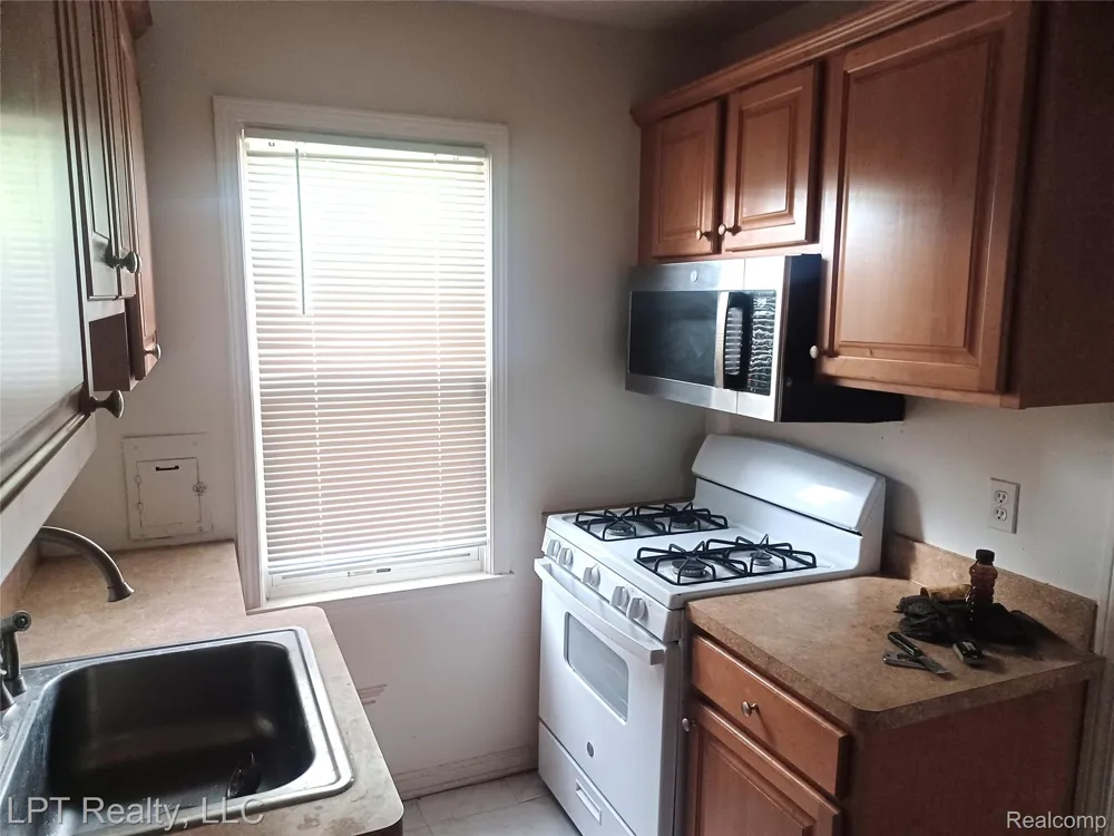1009 E 4th Street Royal Oak City, MI 48067