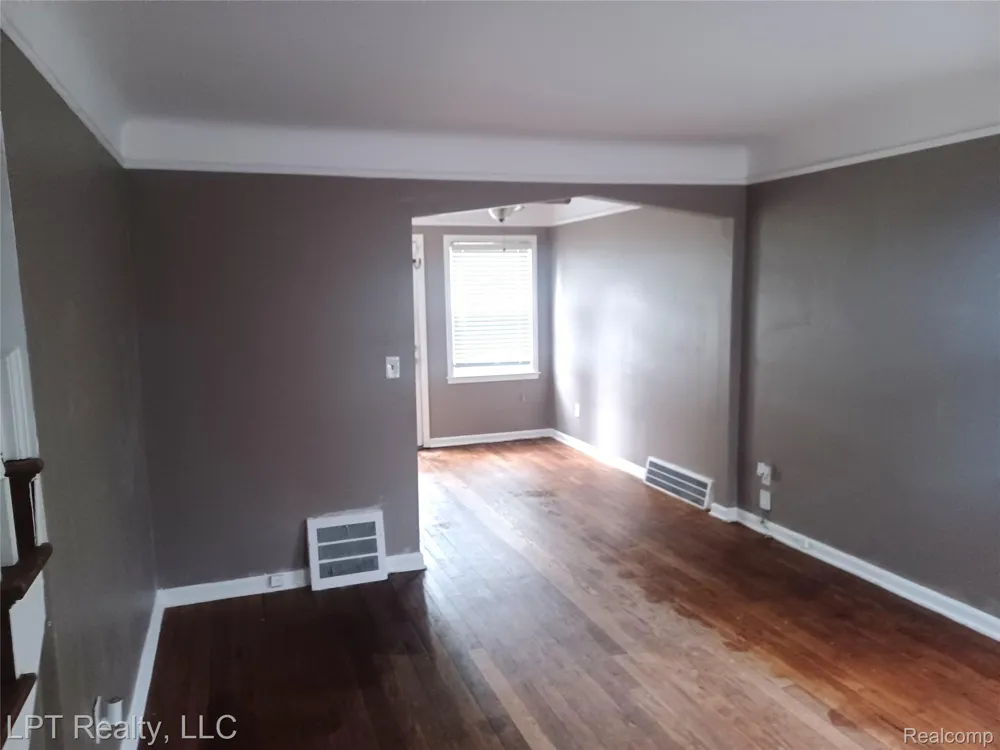 1009 E 4th Street Royal Oak City, MI 48067