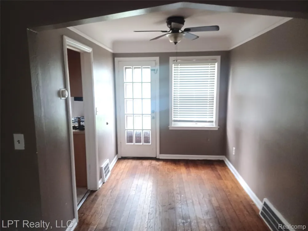 1009 E 4th Street Royal Oak City, MI 48067