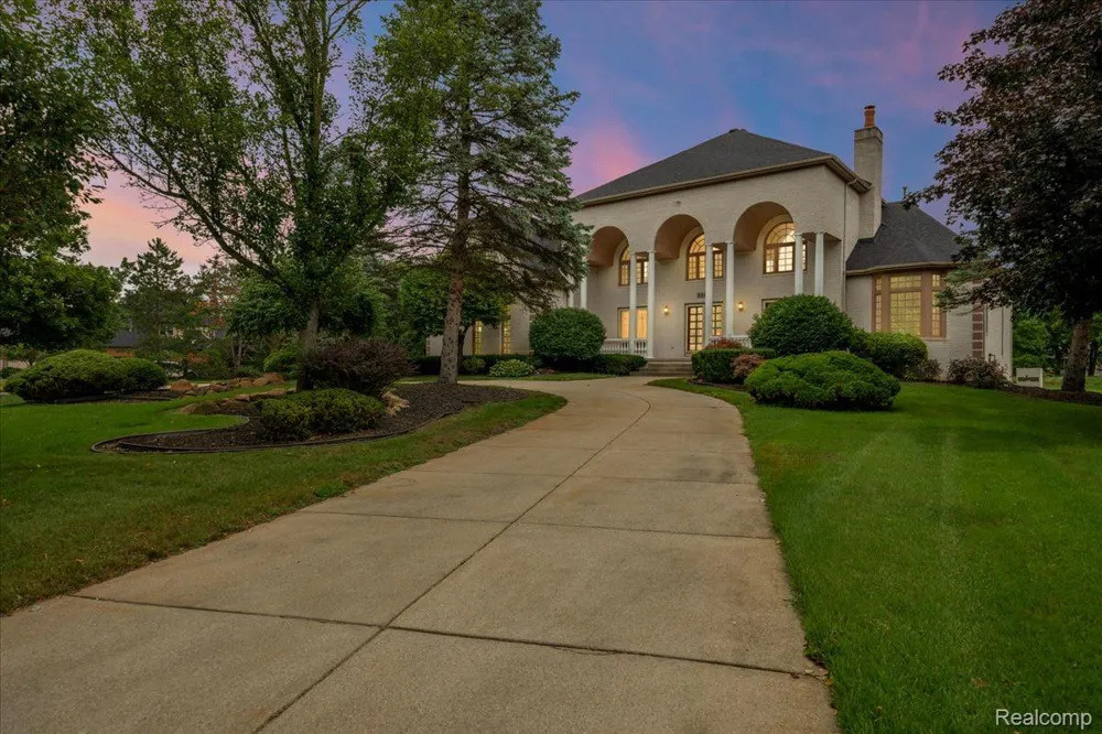 3965 Loch Bend Drive Commerce Charter Township, MI 48382