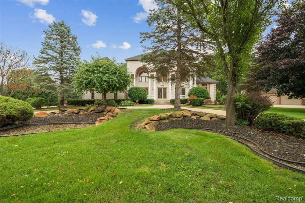 3965 Loch Bend Drive Commerce Charter Township, MI 48382