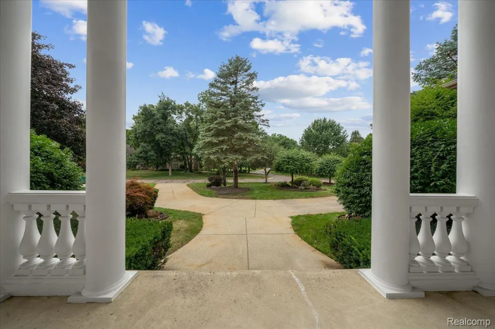 3965 Loch Bend Drive Commerce Charter Township, MI 48382