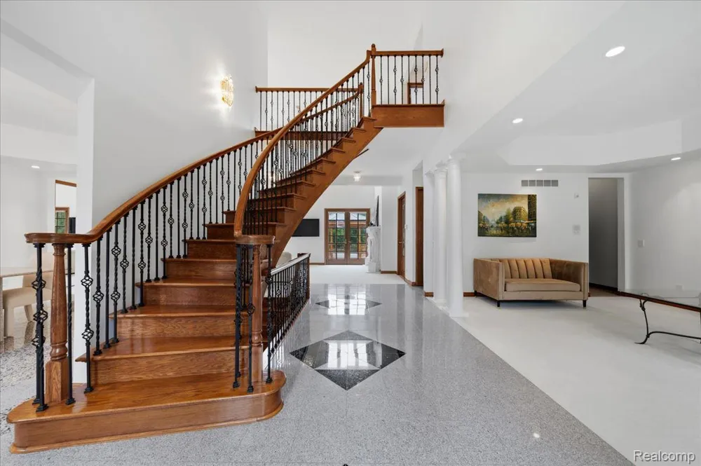 3965 Loch Bend Drive Commerce Charter Township, MI 48382