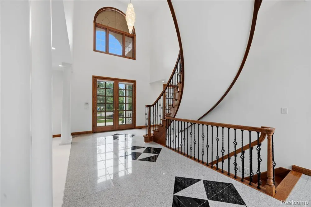 3965 Loch Bend Drive Commerce Charter Township, MI 48382